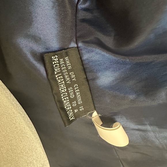 Wilsons Women's Black Leather Jacket - Picture 8 of 9